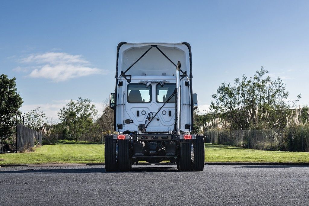 2025 Freightliner Cascadia 126 Day Cab Tractor