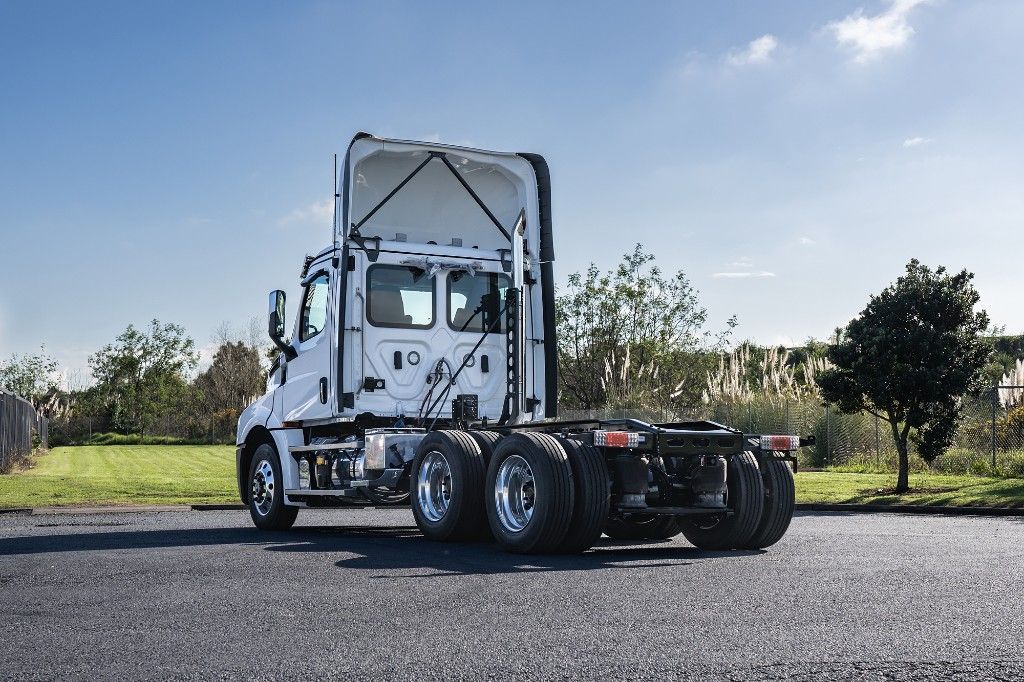 2025 Freightliner Cascadia 126 Day Cab Tractor