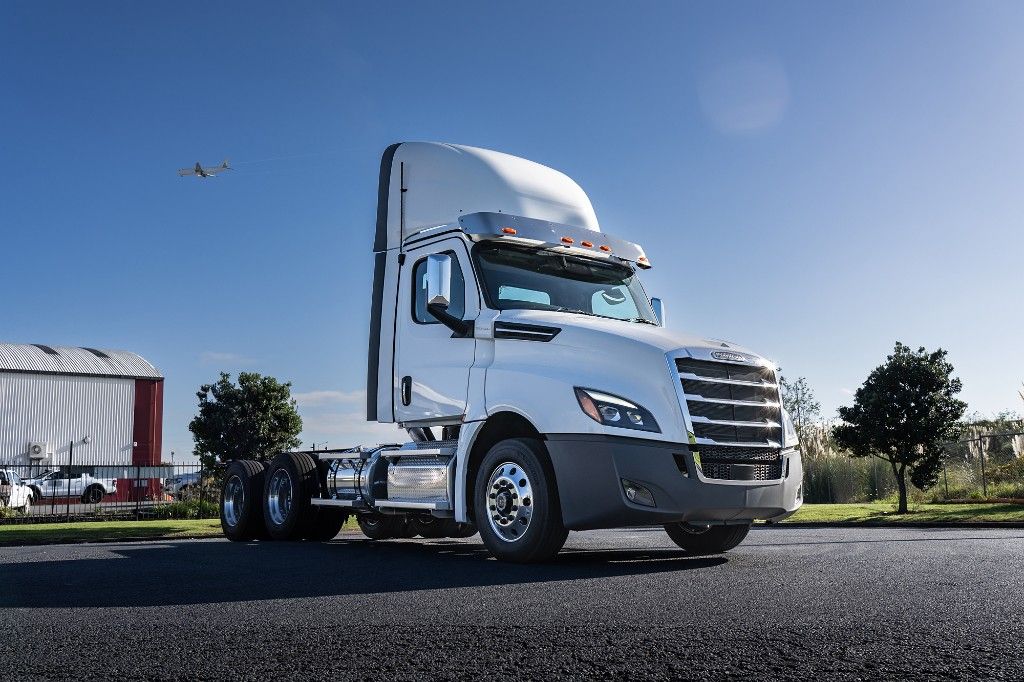 2025 Freightliner Cascadia 126 Day Cab Tractor