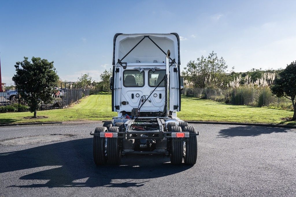 2025 Freightliner Cascadia 126 Day Cab Tractor