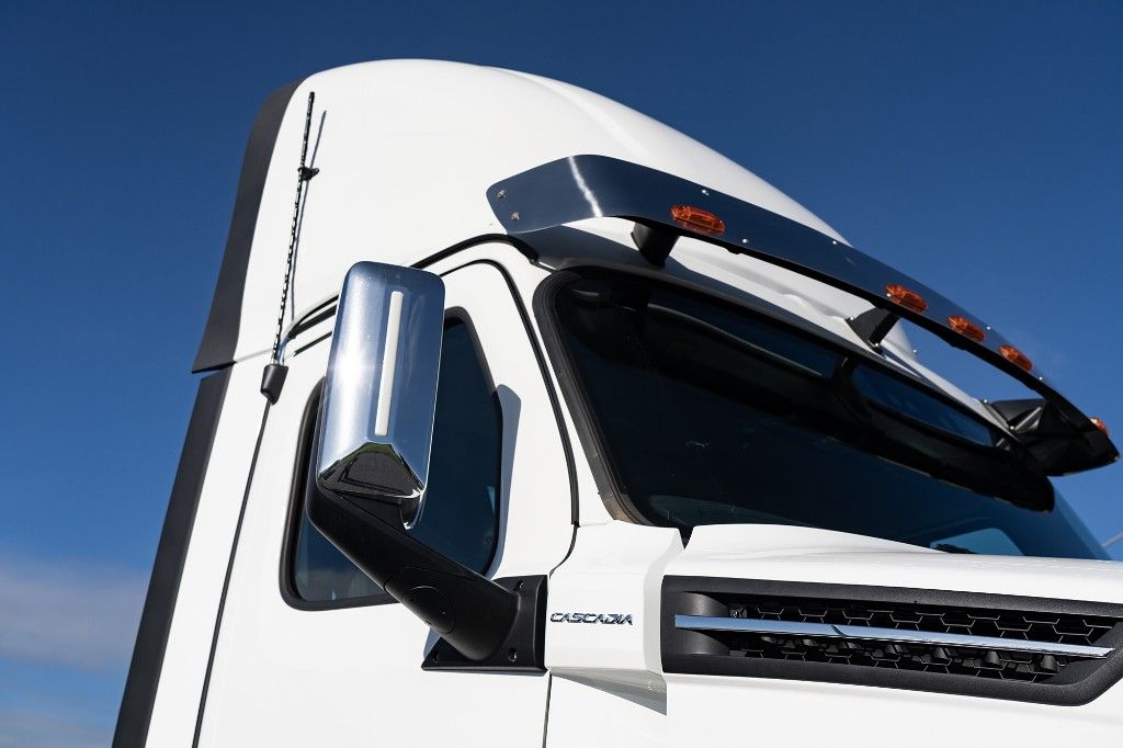 2025 Freightliner Cascadia 126 Day Cab Tractor