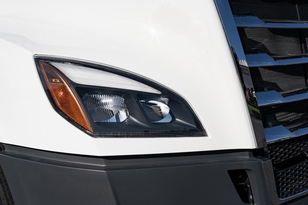 2025 Freightliner Cascadia 126 Day Cab Tractor