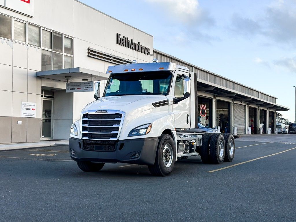 2025 Freightliner Cascadia 126 Tipper spec  