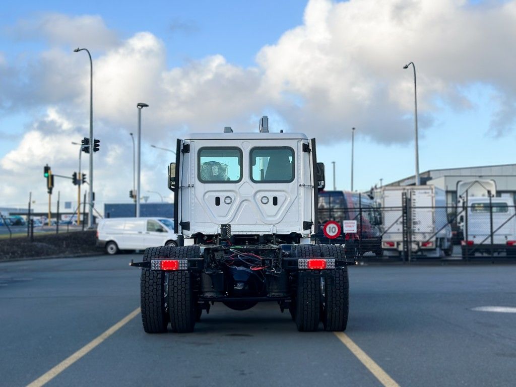2025 Freightliner Cascadia 126 Tipper spec  