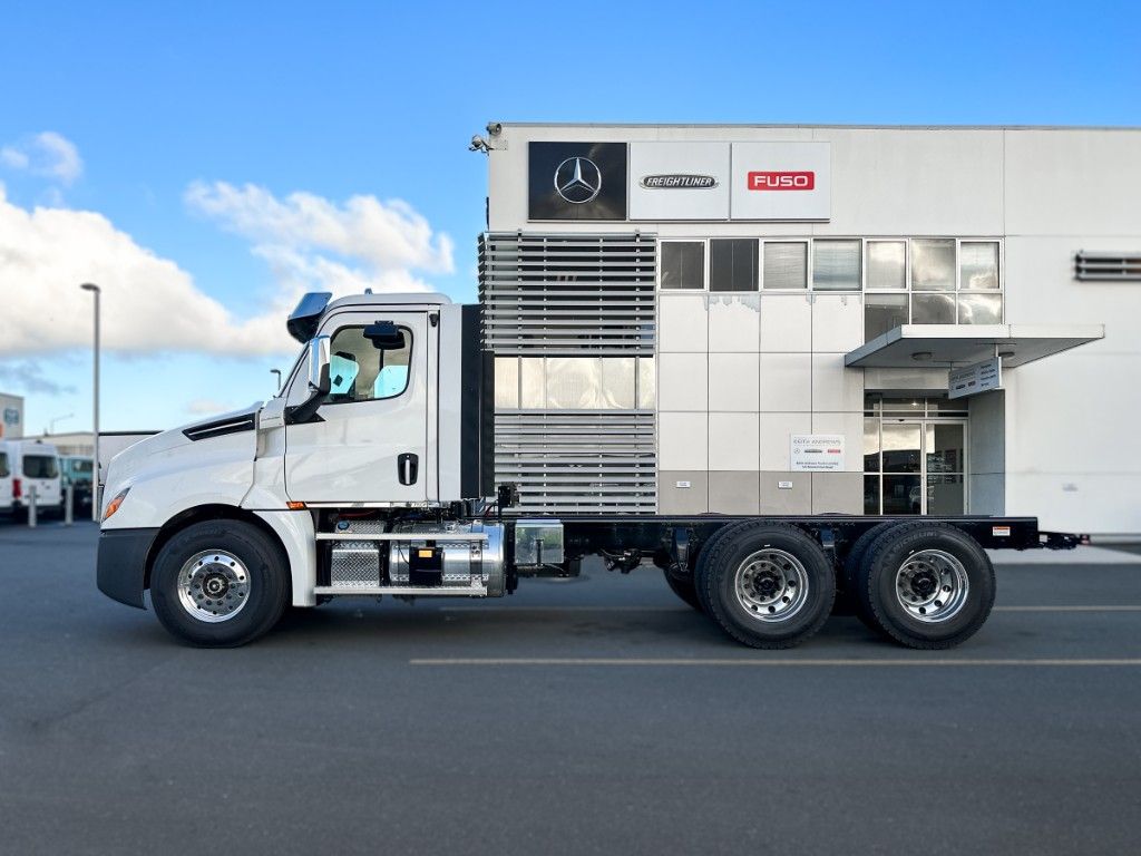 2025 Freightliner Cascadia 126 Tipper spec  