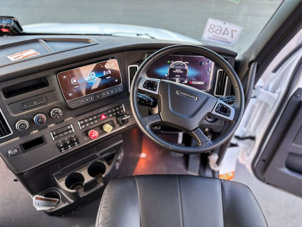 2025 Freightliner Cascadia 126 Tipper spec  