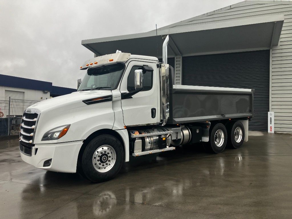 2025 Freightliner Cascadia 126 6x4 Tipper 