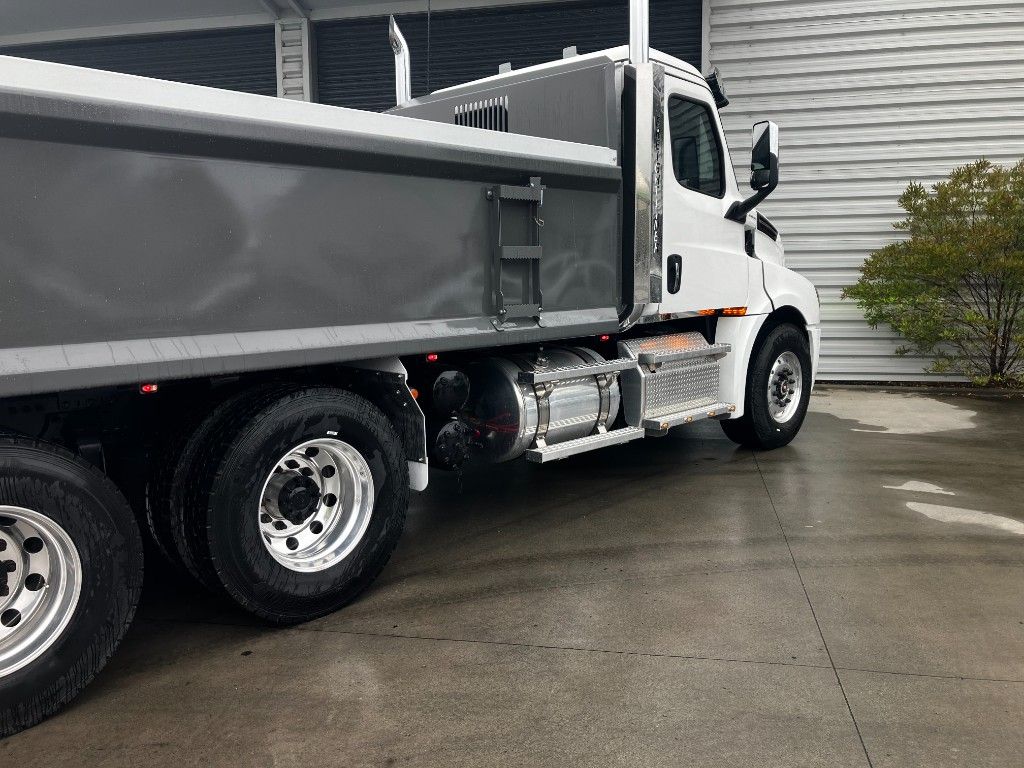 2025 Freightliner Cascadia 126 6x4 Tipper 