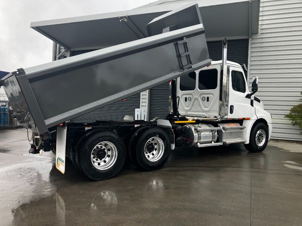 2025 Freightliner Cascadia 126 6x4 Tipper 