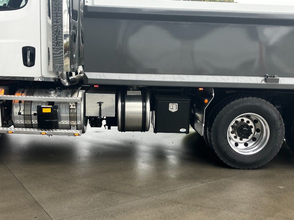 2025 Freightliner Cascadia 126 6x4 Tipper 