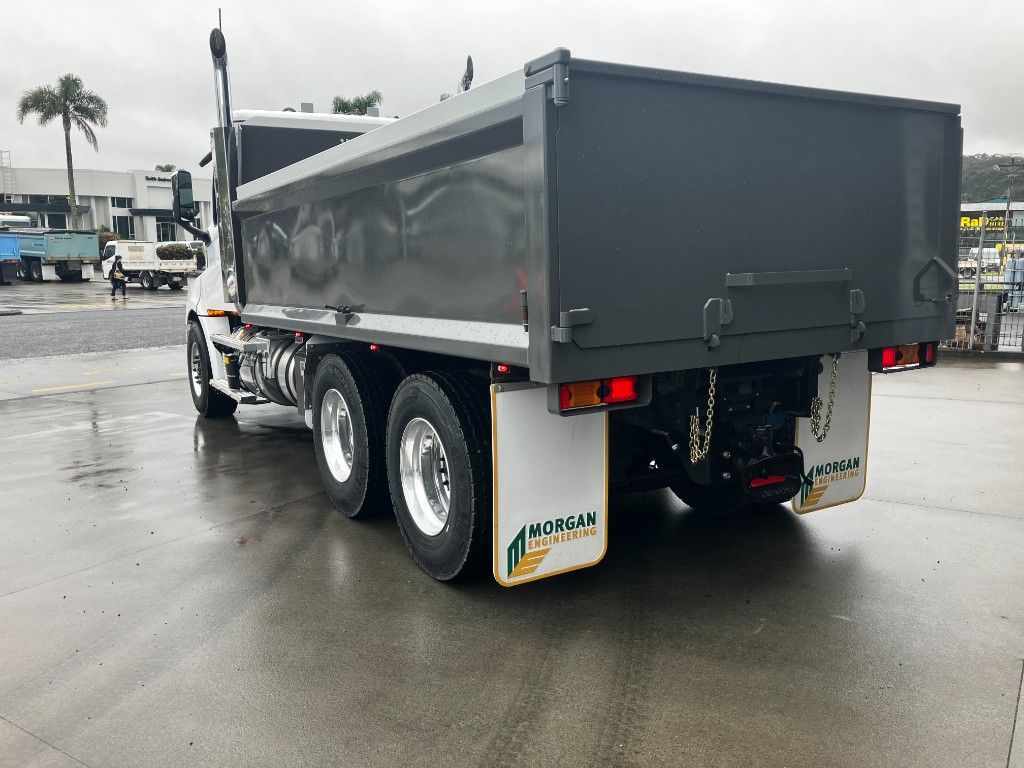 2025 Freightliner Cascadia 126 6x4 Tipper 