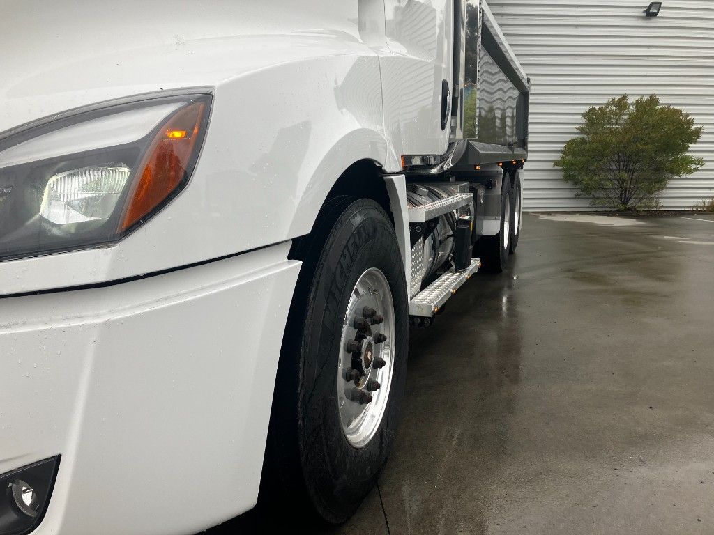 2025 Freightliner Cascadia 126 6x4 Tipper 