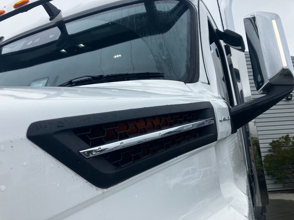 2025 Freightliner Cascadia 126 6x4 Tipper 