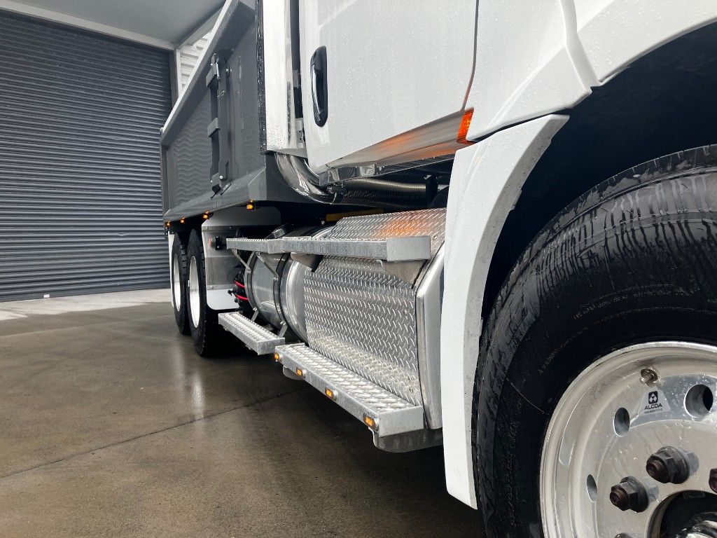 2025 Freightliner Cascadia 126 6x4 Tipper 