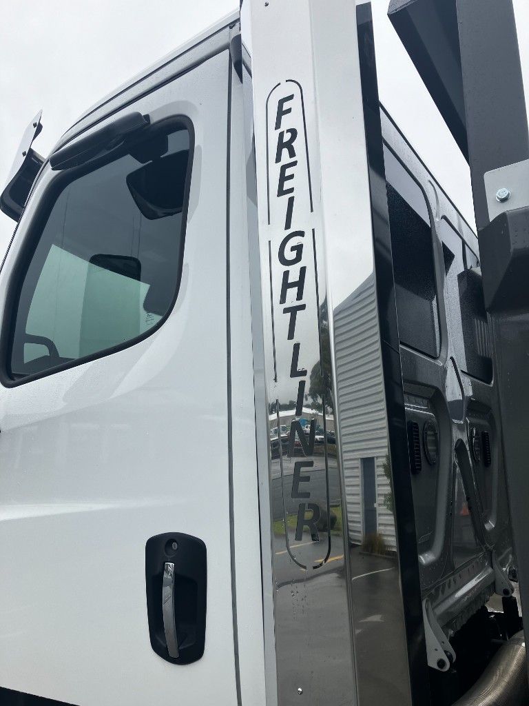 2025 Freightliner Cascadia 126 6x4 Tipper 