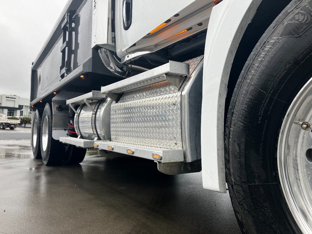 2025 Freightliner Cascadia 126 6x4 Tipper 