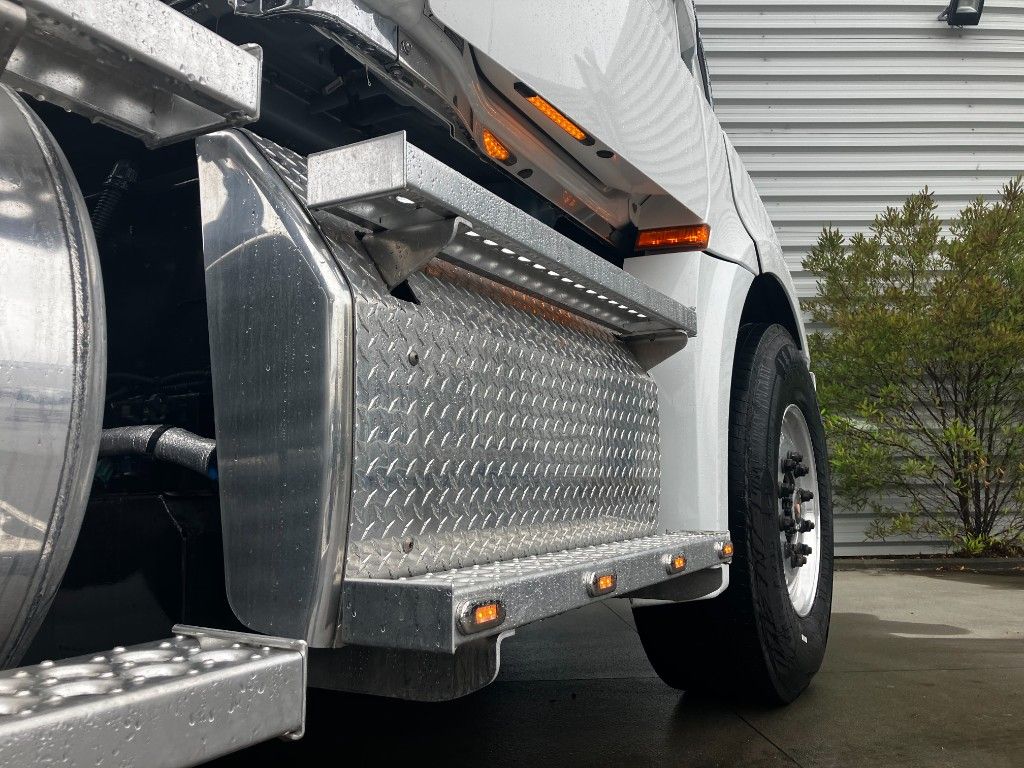 2025 Freightliner Cascadia 126 6x4 Tipper 