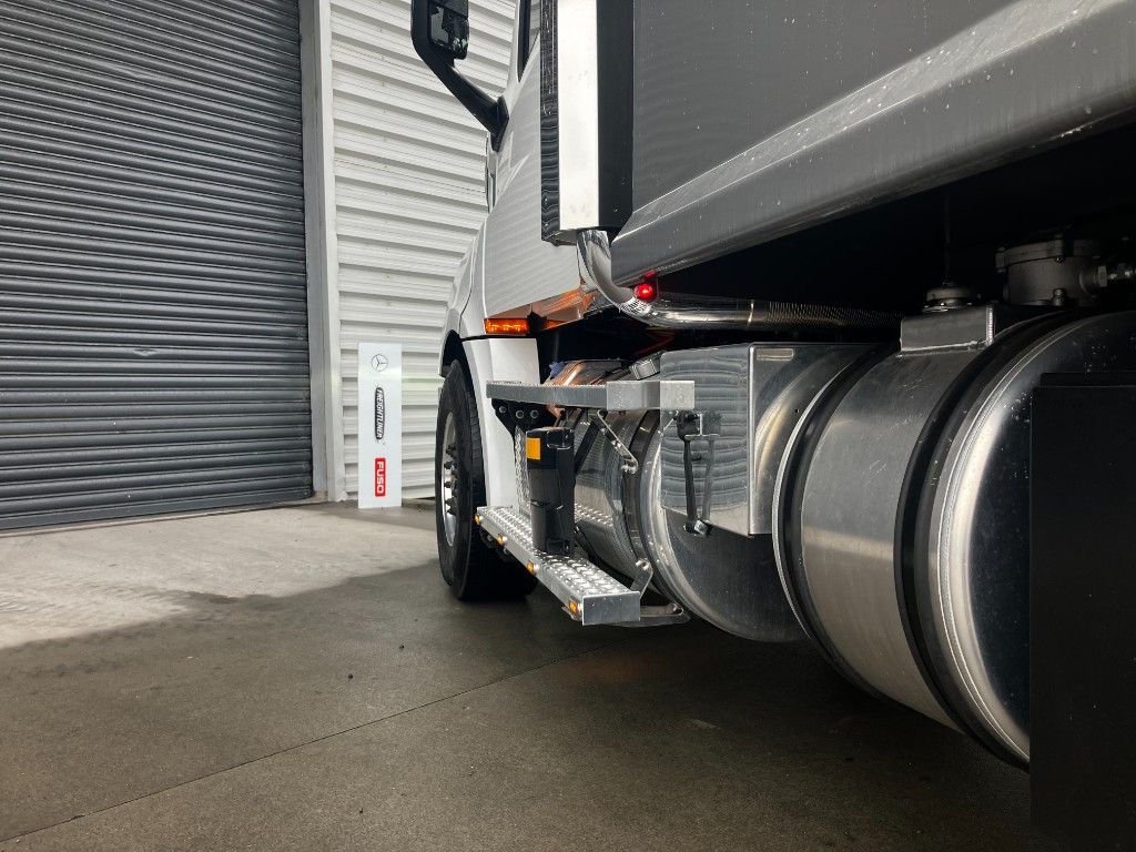 2025 Freightliner Cascadia 126 6x4 Tipper 