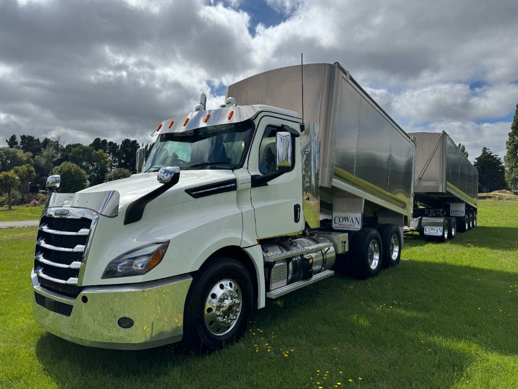 2025 Freightliner Cascadia 126 6x4 Alloy Bulk Tipper with 5 Axle Trailer