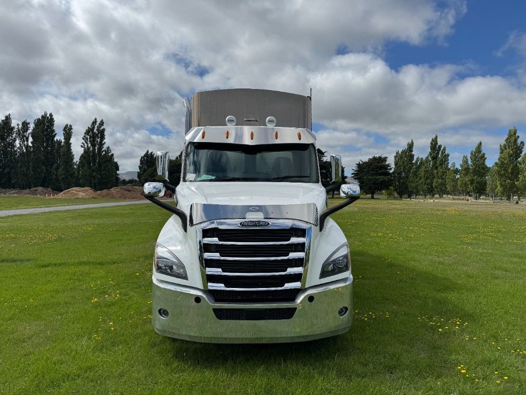 2025 Freightliner Cascadia 126 6x4 Alloy Bulk Tipper with 5 Axle Trailer