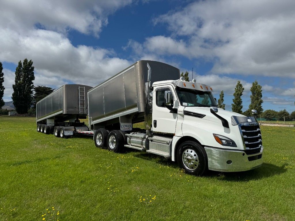2025 Freightliner Cascadia 126 6x4 Alloy Bulk Tipper with 5 Axle Trailer