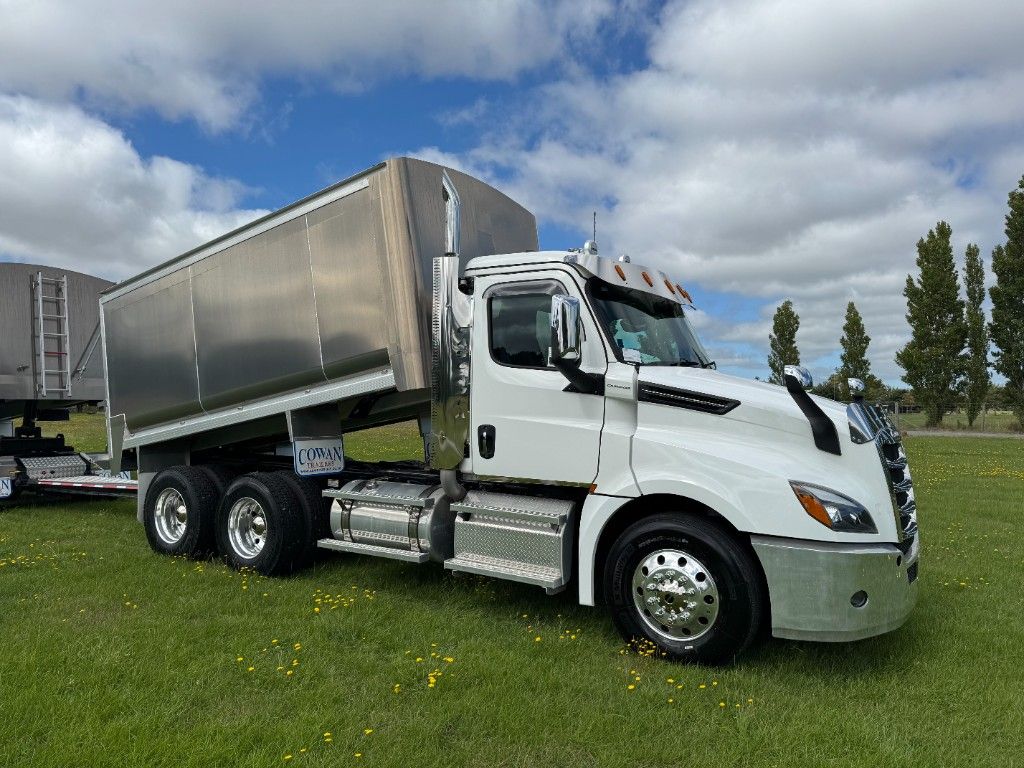 2025 Freightliner Cascadia 126 6x4 Alloy Bulk Tipper with 5 Axle Trailer