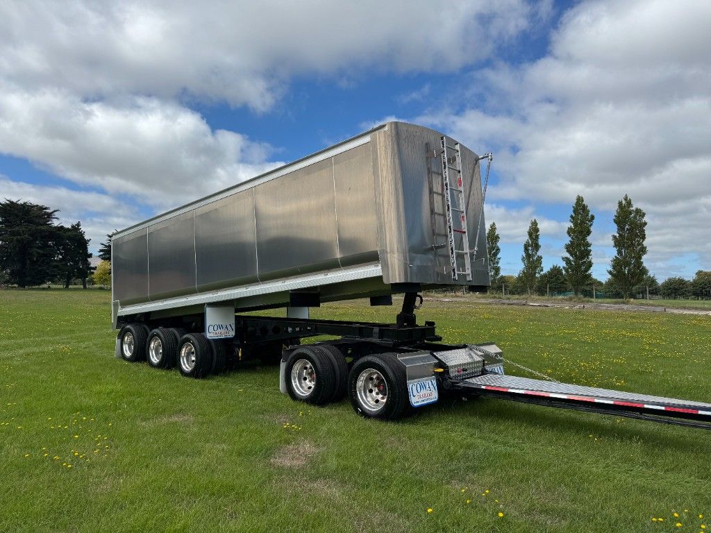 2025 Freightliner Cascadia 126 6x4 Alloy Bulk Tipper with 5 Axle Trailer
