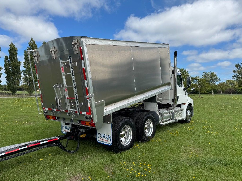 2025 Freightliner Cascadia 126 6x4 Alloy Bulk Tipper with 5 Axle Trailer