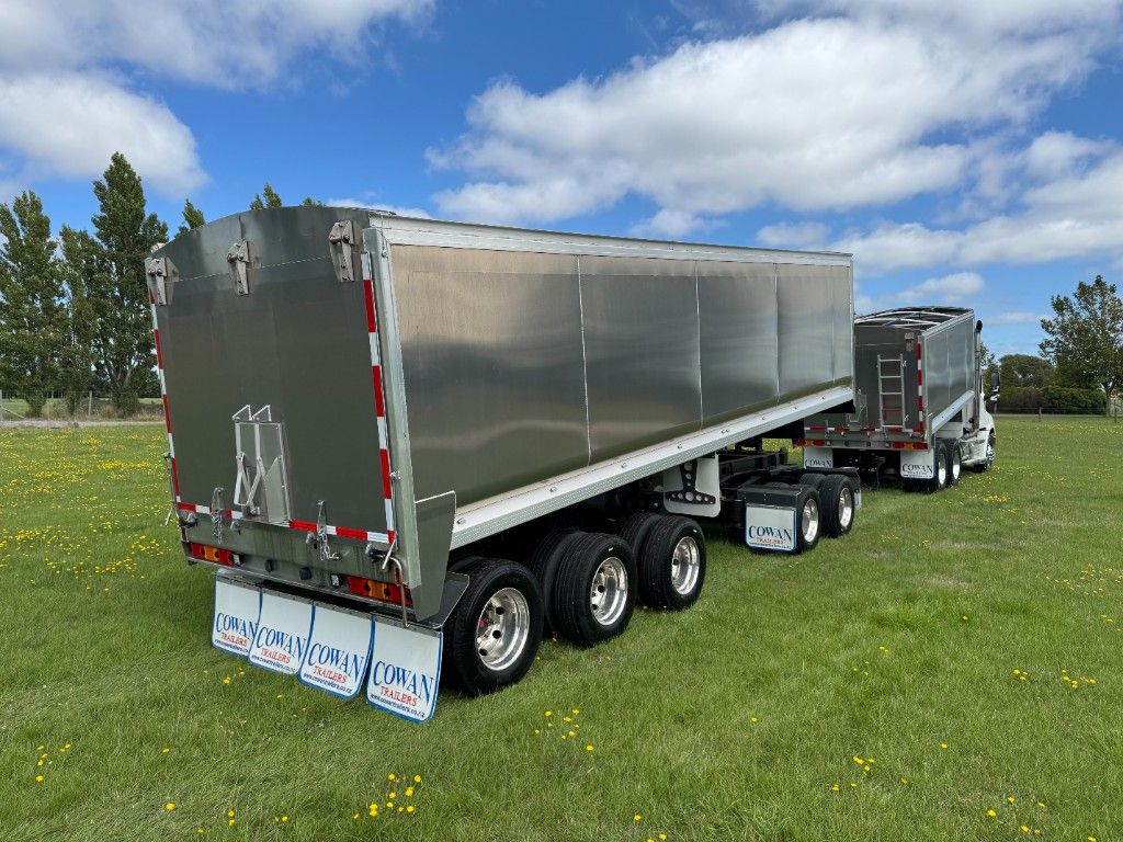 2025 Freightliner Cascadia 126 6x4 Alloy Bulk Tipper with 5 Axle Trailer