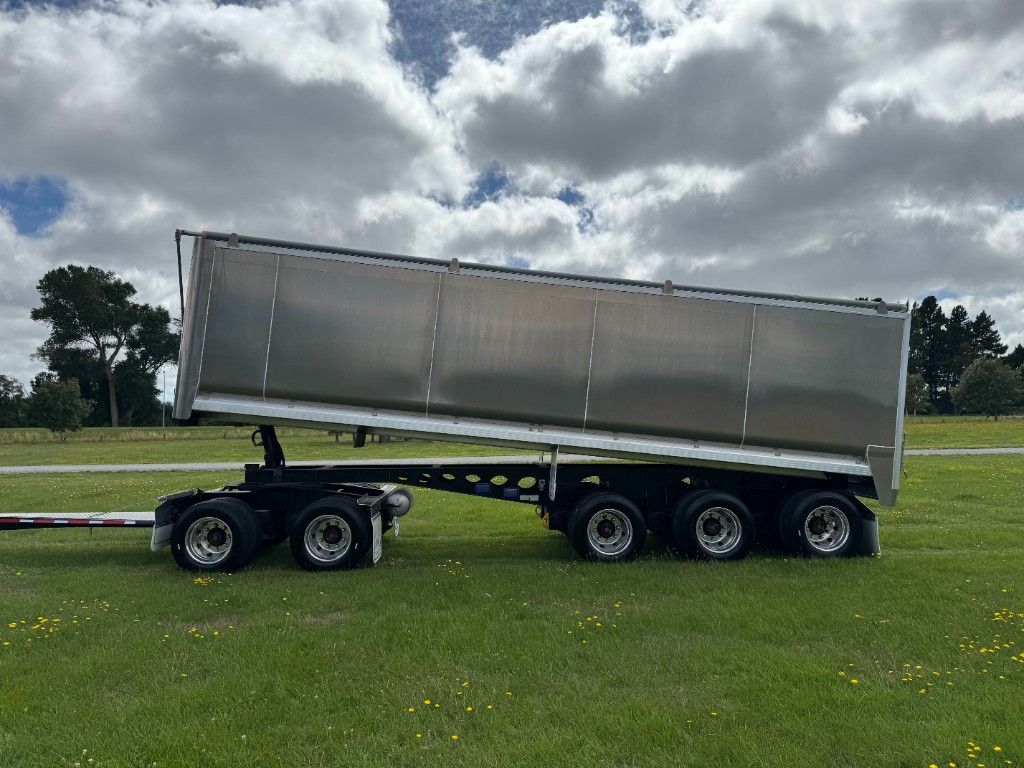 2025 Freightliner Cascadia 126 6x4 Alloy Bulk Tipper with 5 Axle Trailer