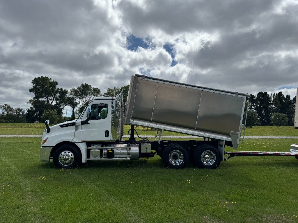 2025 Freightliner Cascadia 126 6x4 Alloy Bulk Tipper with 5 Axle Trailer