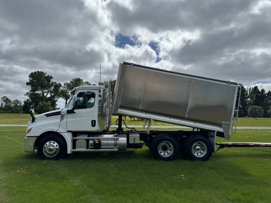 2025 Freightliner Cascadia 126 6x4 Alloy Bulk Tipper with 5 Axle Trailer