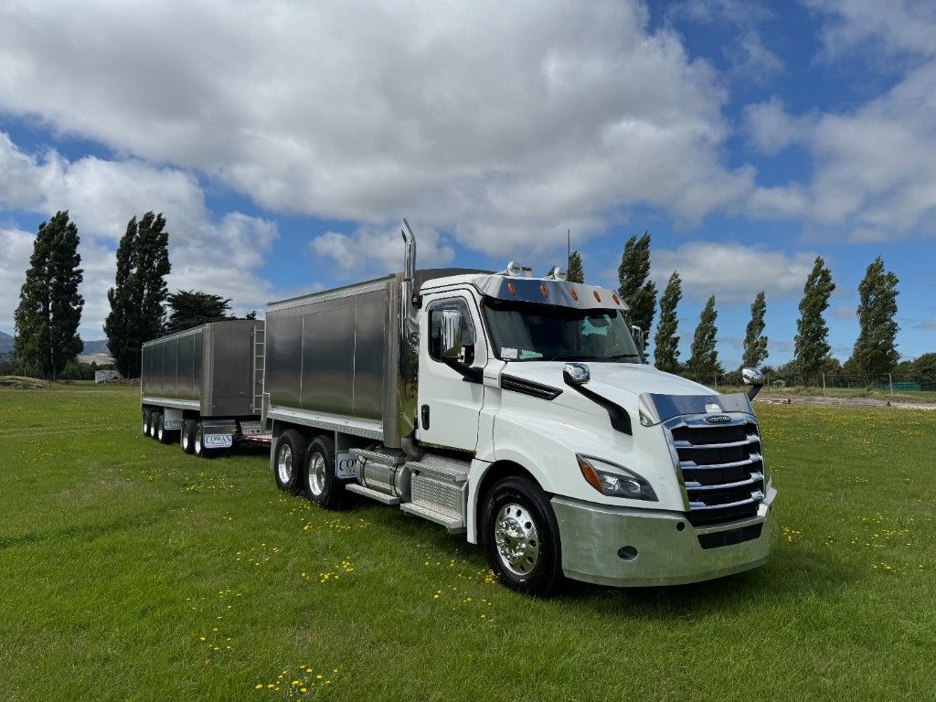 2025 Freightliner Cascadia 126 6x4 Alloy Bulk Tipper with 5 Axle Trailer