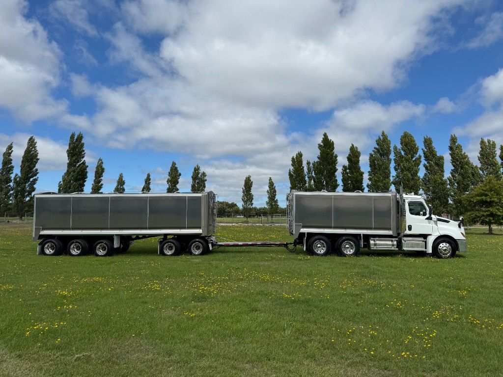 2025 Freightliner Cascadia 126 6x4 Alloy Bulk Tipper with 5 Axle Trailer
