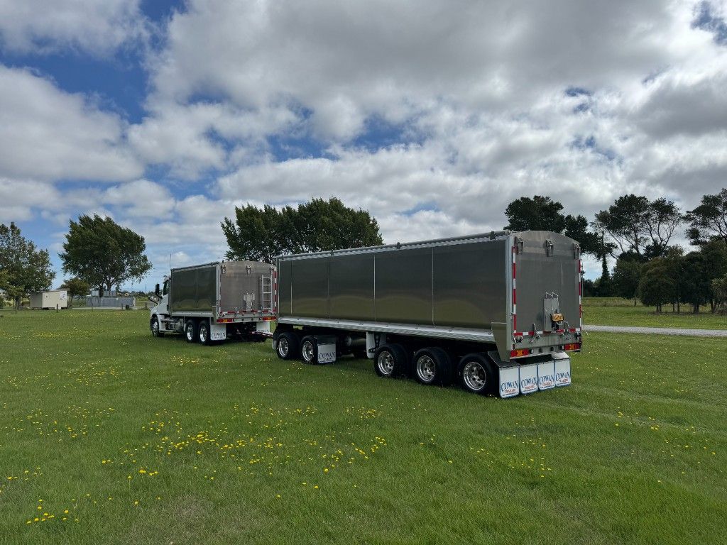 2025 Freightliner Cascadia 126 6x4 Alloy Bulk Tipper with 5 Axle Trailer