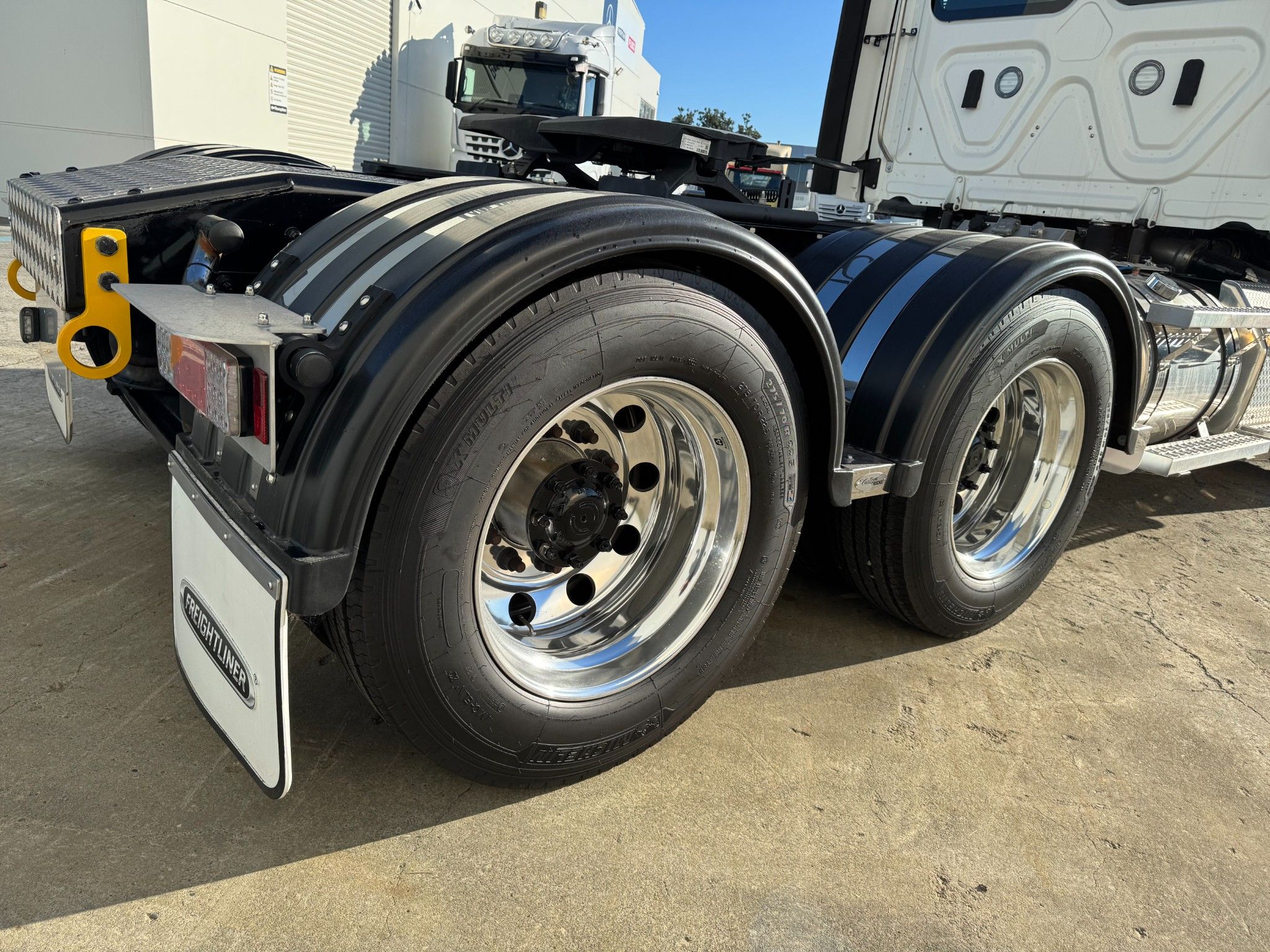 2025 Freightliner Cascadia 116 6x4 Tractor Unit – READY TO GO NOW!