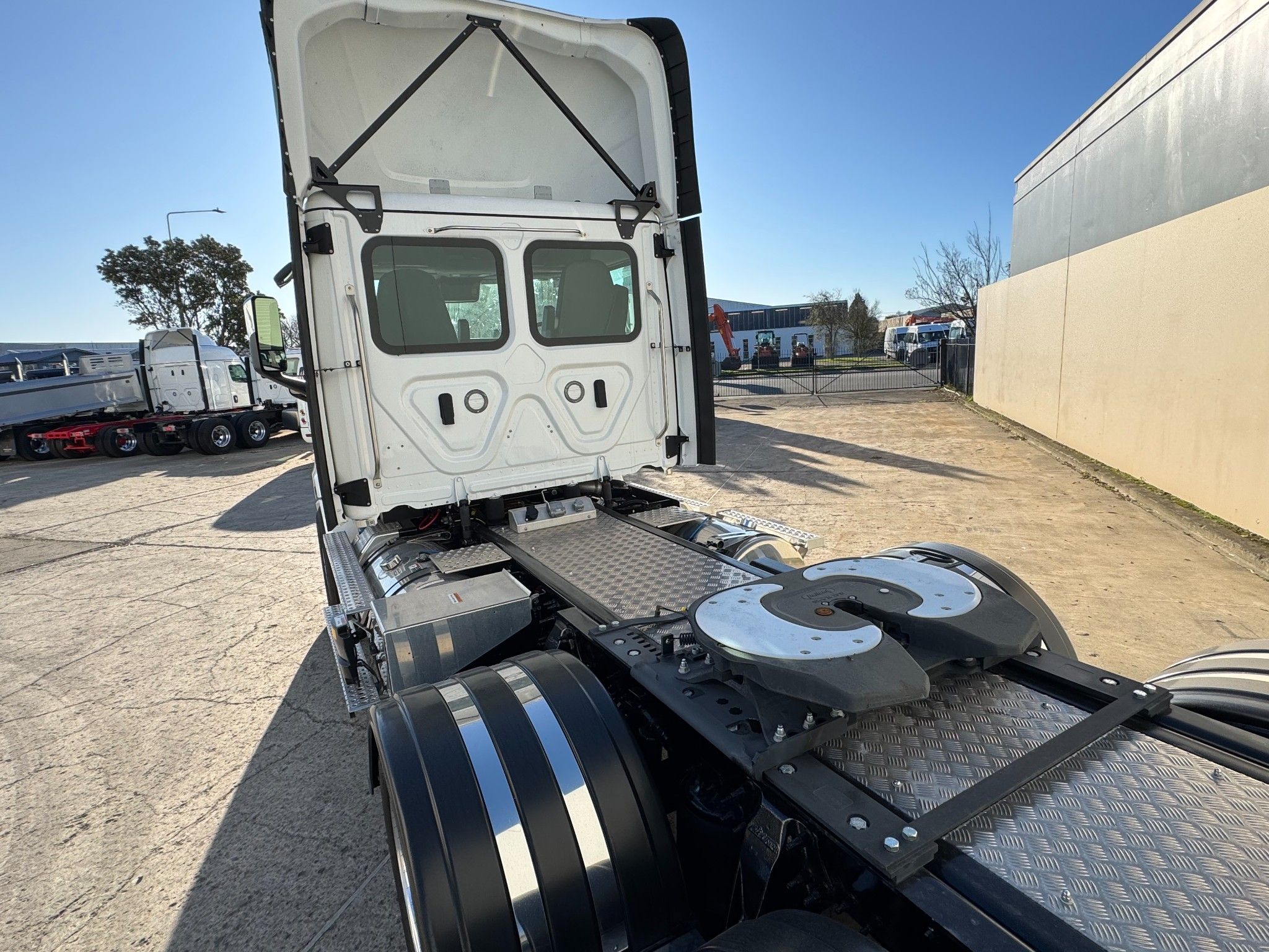 2025 Freightliner Cascadia 116 6x4 Tractor Unit – READY TO GO NOW!