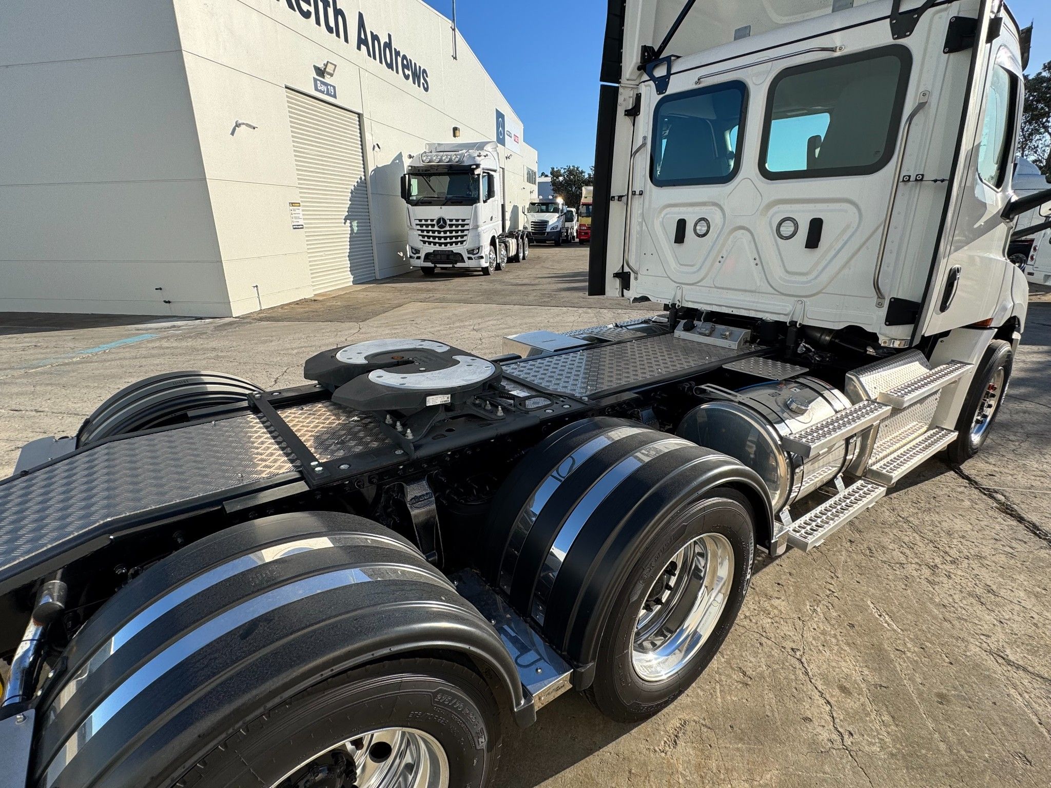 2025 Freightliner Cascadia 116 6x4 Tractor Unit – READY TO GO NOW!