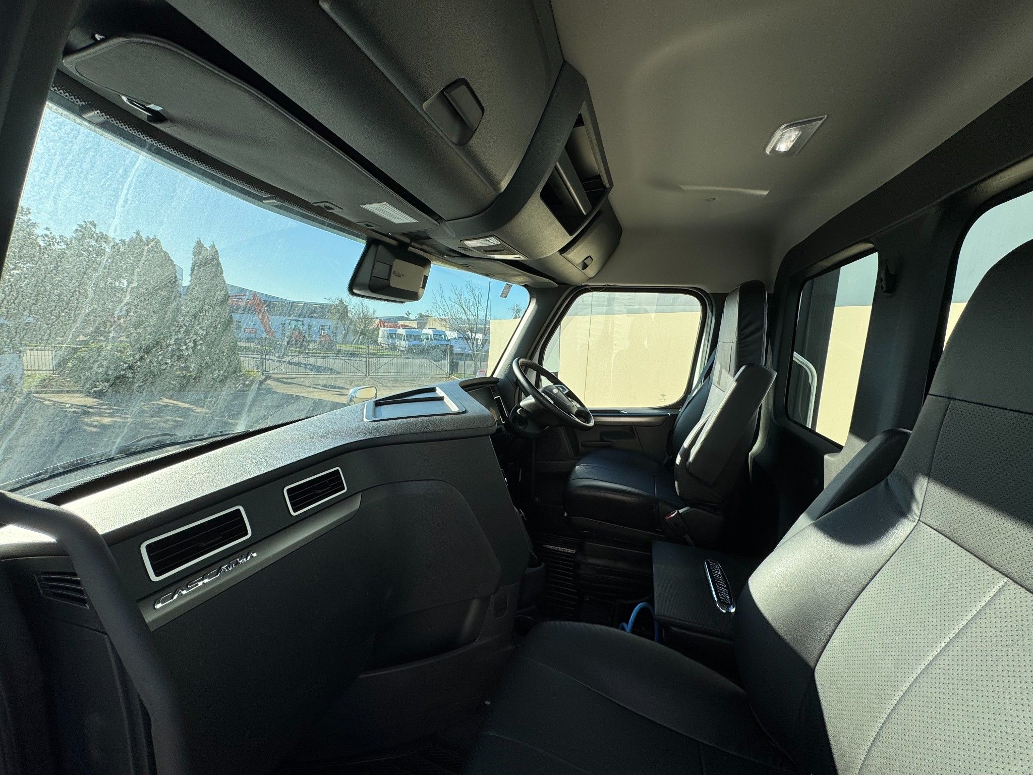 2025 Freightliner Cascadia 116 6x4 Tractor Unit – READY TO GO NOW!