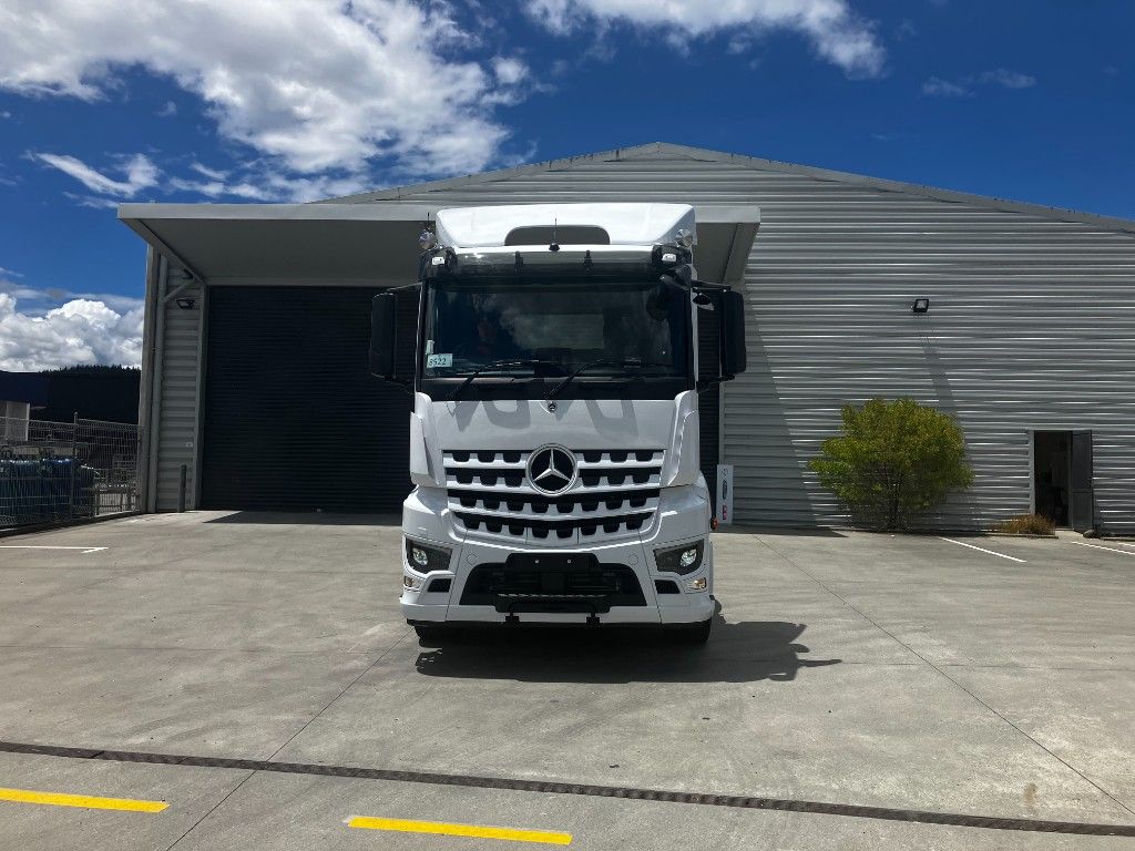 2025 Mercedes-Benz Arocs 3253 ClassicSpace M-Cab Tractor