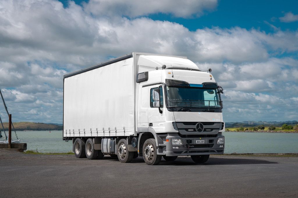 2015 Actros 3251L/52 Curtainsider