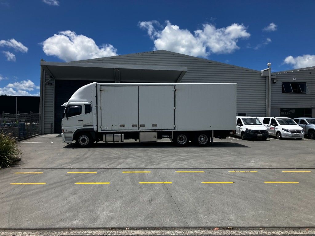 2007 Mitsubishi FUSO Shogun FP370G6 Furniture Mover
