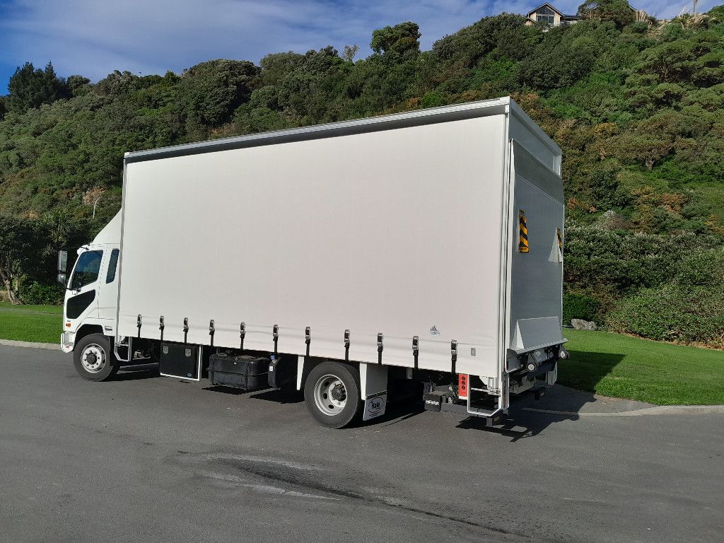 FUSO Fighter FK1425L Curtainsider 12 Pallet 