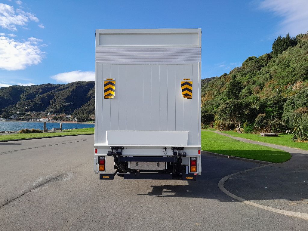 FUSO Fighter FK1425L Curtainsider 12 Pallet 