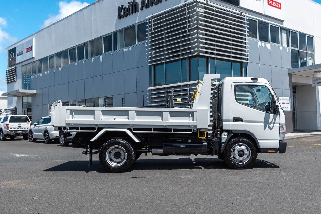 2023 FUSO Canter 816T Tipper + 2 way tailgate (manual)