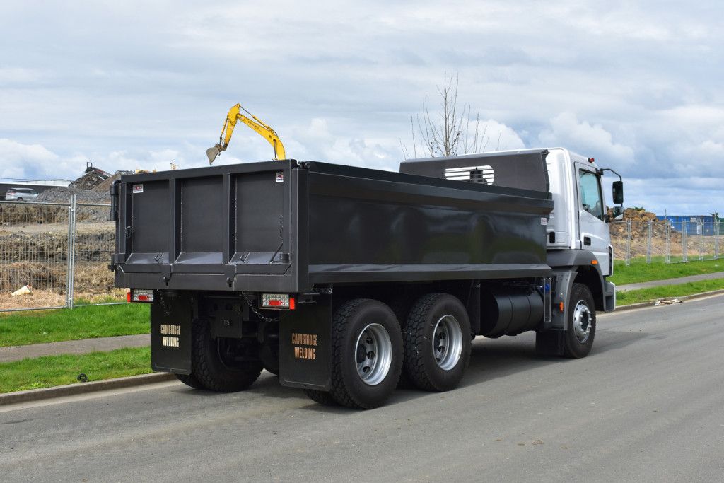 PRE REG 2025 FUSO Enduro FJ2528K Tipper 
