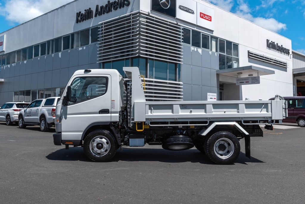 2023 FUSO Canter 816T Tipper + 2 way tailgate (Auto)