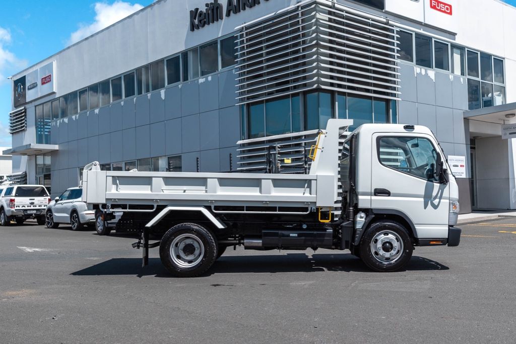 2023 FUSO Canter 816T Tipper + 2 way tailgate (Auto)