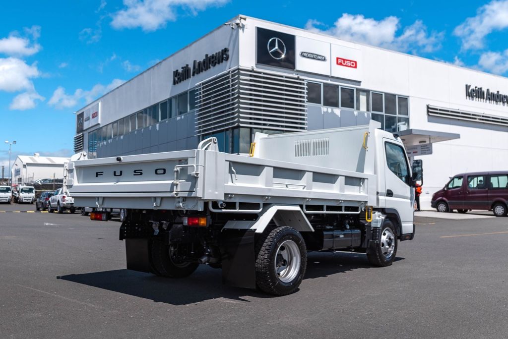 2023 FUSO Canter 816T Tipper + 2 way tailgate (Auto)