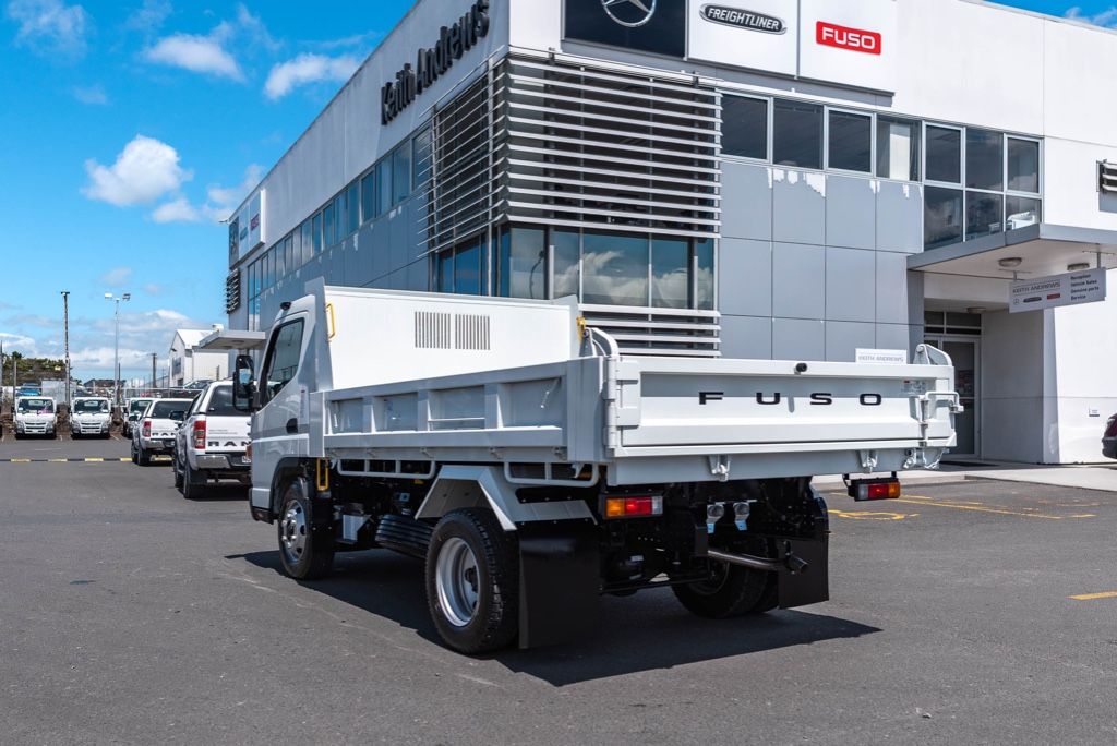 2023 FUSO Canter 816T Tipper + 2 way tailgate (Auto)